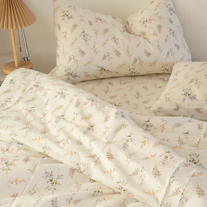 Silk Pillowcase - طقم مفروشات سرير بنمط ريفي زهري