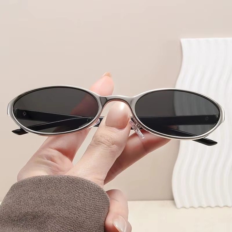 نظارات شمسية بتصميم بيضاوي عتي - مراجعة Designer Sunglasses وسعره