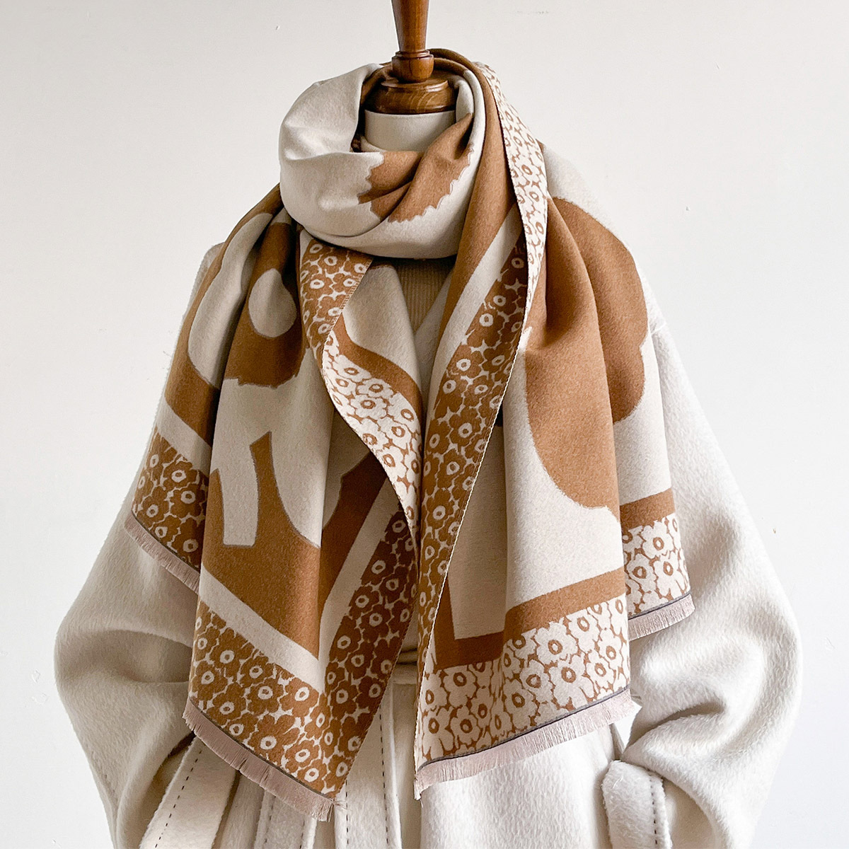 وشاح نسائي كبير بنقشة زهور جاك - مراجعة Cashmere Scarf وسعره