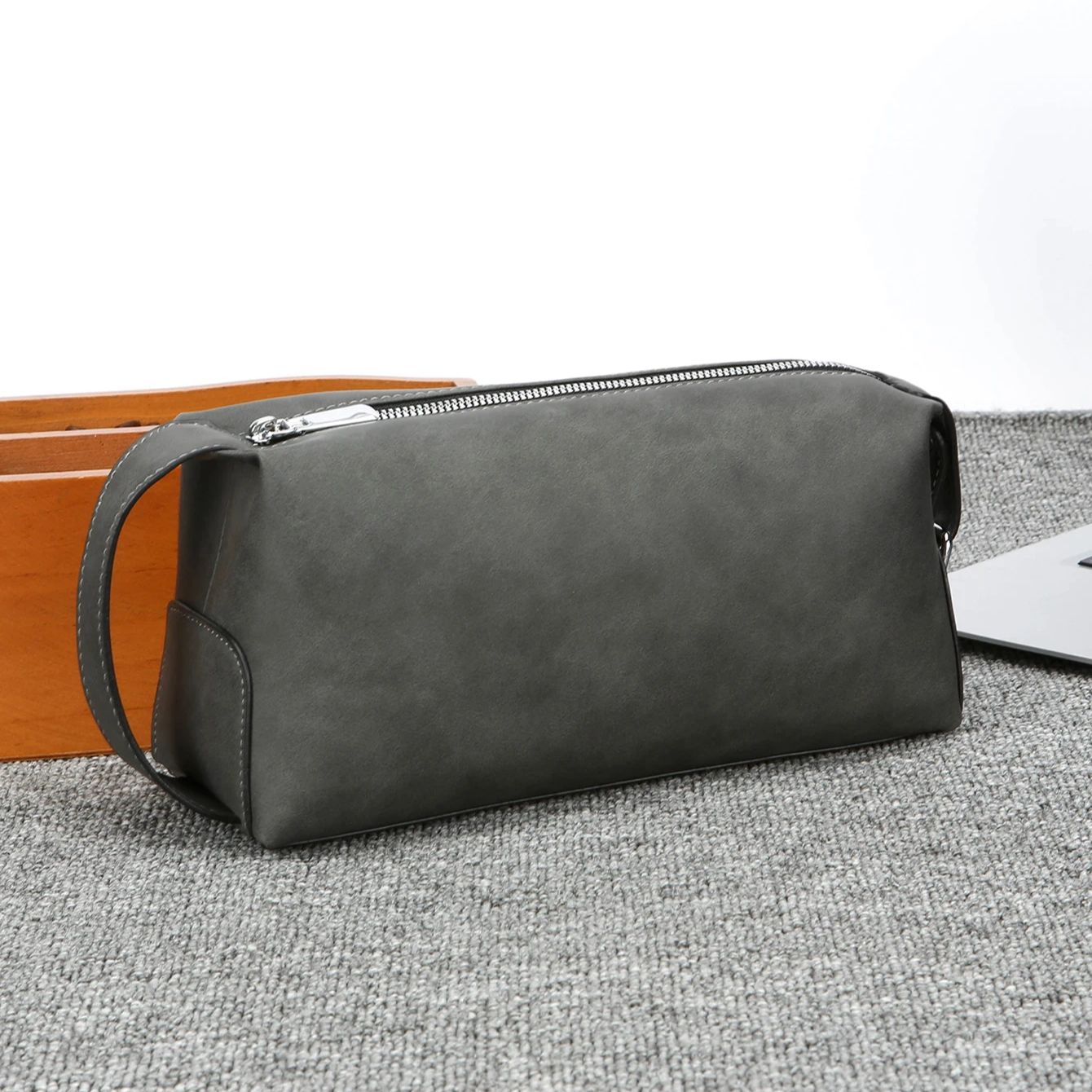 حقيبة أدوات تجميل رجالية من جل - مراجعة Travel Luggage Set وسعره